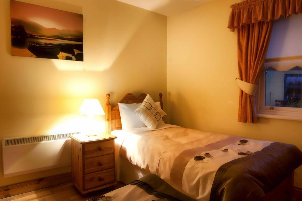 Mccarthy'S Lodge B&B Westport Habitación foto